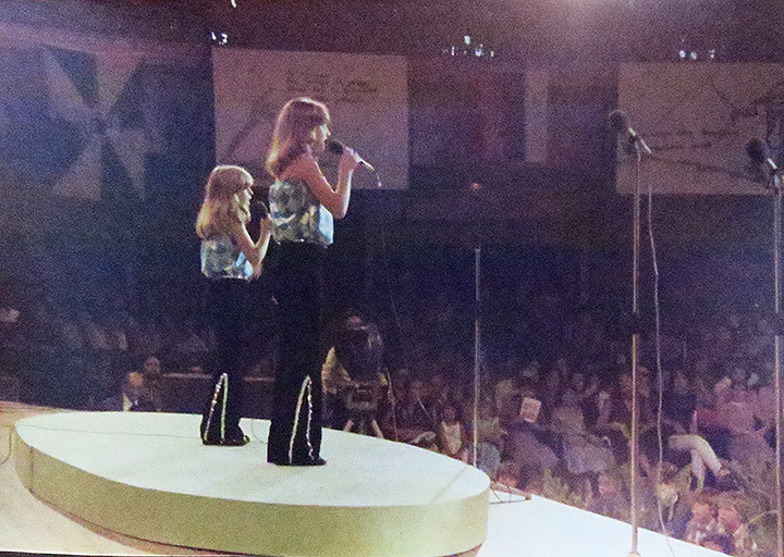 Stella & Marcela Gala Pequenos Cantores